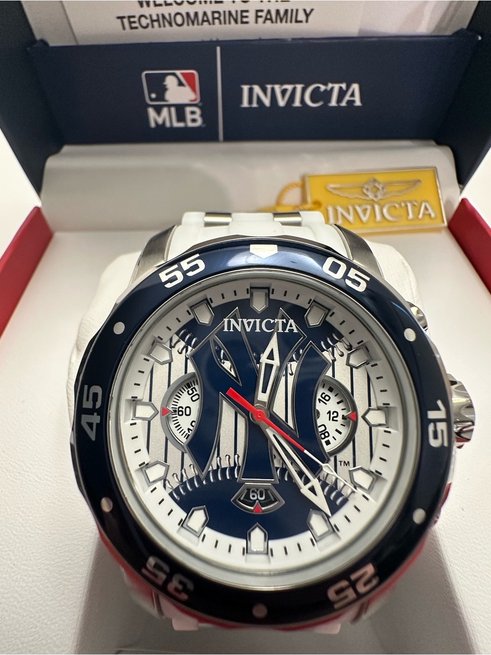 Invicta Pro Diver MLB New York Yankees Watch 49874 White/ Blue 48mm NEW IN BOX